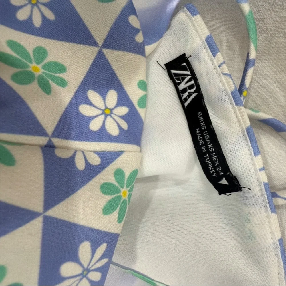 Zara details features